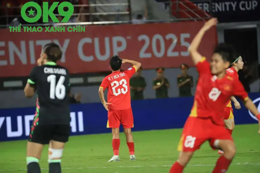 Bích Thùy ghi bàn gỡ 1-2 ở thời điểm cuối trận